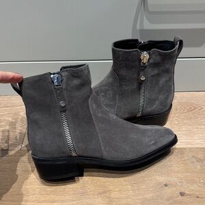 Aquatalia Water Resistant Charcoal Suede Ankle Boots size 8 NEW